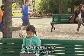 国外恶搞，男孩玩寻宝游戏不料将小女孩头发剪掉？路人震惊了视频封面