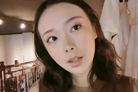 女大学生第一次让别人给自己化妆，看看化妆师和自己化的有何区别