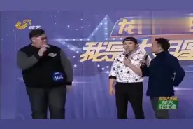 山东小伙2米多高，体重300多斤掰手腕输给主持人，这也太弱了