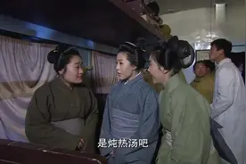 影视：日本姑娘看见中国战士太开心，激动地拥抱小伙赶紧保持距离视频封面