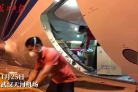 最美逆行者！南航包机运送128名广东医护工作者驰援武汉视频封面