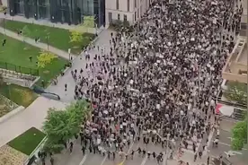 加拿大也开始闹了！多伦多等地爆发千人游行示威 反对种族主义视频封面