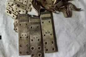 大铜板 镶着两大条银子 上面还有镀银视频封面