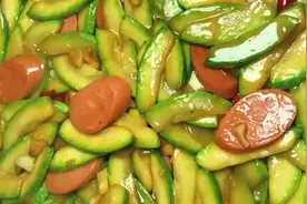 适合厨房小白做的家常菜，火腿肠炒西葫芦，简单又下饭，学习了！视频封面