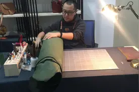 男子35岁中年失业，承受巨大家庭压力，如今靠做手工创业重拾信心