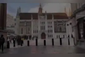 2020年2月，英国当初为武汉加油的场景