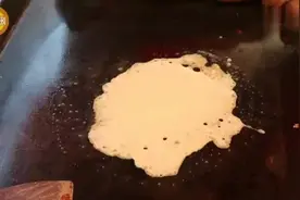 吃过韩国的御好烧吗？制作过程很复杂，料足味美，一看就好吃视频封面