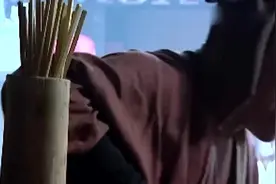 武松：什么酒？像马尿一样。小二：啤酒！