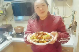 炖鸡烫后剩下的肉怎么吃？二姐支招，只需2元钱，上桌就抢光