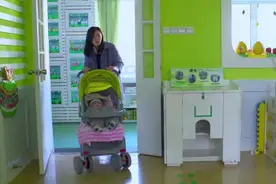 闺女在幼儿园被欺负，妈妈到场只顾赔礼道歉，爸爸到场后太霸气！视频封面