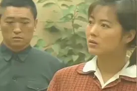 49岁王茜华二婚老公曝光，隐瞒了8年，原来是我们熟悉的他！视频封面