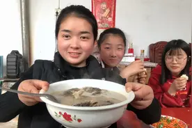 二胎结果检查出来，目前看不见孕囊，老公立马去买鱼炖汤视频封面
