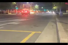 F1赛车半夜在大街上炸街，老外大呼Oh ,my gold视频封面
