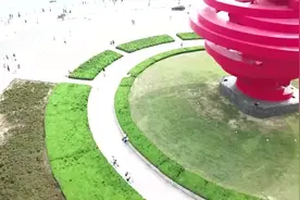 中国有一个海滨小城，人少景美还免费，一顿海鲜可以吃到撑。视频封面