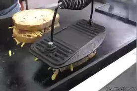 外国人肥胖问题严重的原因，吃的满满都是培根和芝士的三明治视频封面