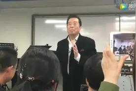 一定没听过李双江现场版的【美国的兵是个废货】燃爆全场不减当年视频封面