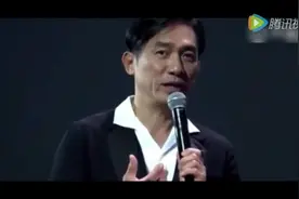 雷军采访梁朝伟，一真用“您”称呼梁朝伟，梁朝伟代言小米视频封面
