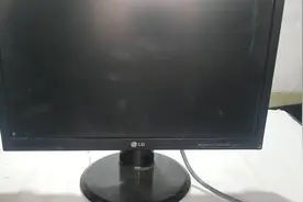 显示器通电不出图像，很多人以为是大问题，其实换个小件就修好