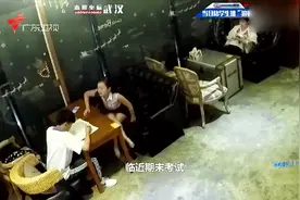 女老师身穿紧身裙帮男生补习功课，称：老师特意打扮了下，好看吗视频封面