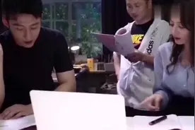 黄景瑜走神盯着迪丽热巴的脸一脸宠溺，热巴不好意思脸红了！视频封面