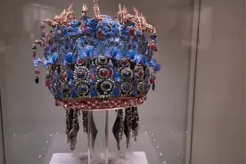 1957年北京明十三陵定陵地宫出土的，孝端皇后的九龙九凤冠视频封面