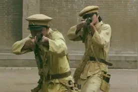 女兵排：没想到杨排风还是战术高手，首战把敌人打的落花流水视频封面