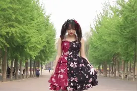 高颜值美女在大街上跳《小鹿乱撞》，每个动作都好甜啊，少女感十足！视频封面