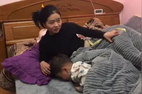 三岁多孩子夜里睡觉，突然哭了，是不是做梦了？视频封面