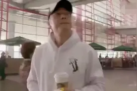 林依轮亲自去机场接新女儿，当他看到女儿那刻，吃惊的张大嘴巴视频封面