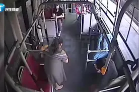 河南郑州：孕妇公交车上呕吐，多名乘客急帮忙视频封面