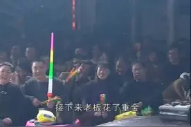 武汉蓝天歌剧院--小矮人诙谐幽默表演哄笑全场视频封面