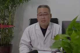 幼儿用手拍头甚至用头撞墙 儿科专家这样解释