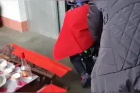 山东习俗——挂锁子。图片