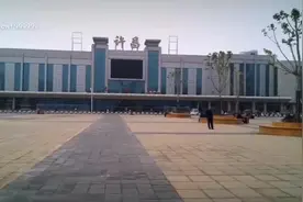 许昌火车站，拆了广告牌，变样了