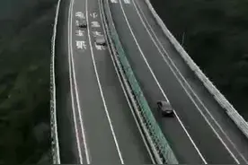 全長240公里的雅康高速公路（雅安到康定）已于昨天通车。
