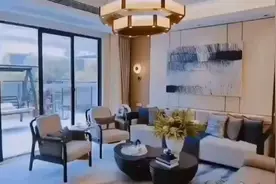 #幸福里热门商圈推荐 
东盟商务区旁复试。62平庭院，阳光满屋。图片