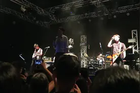 信再次唱升调版的《死了都要爱》，成功飙高音，其他人都破音视频封面