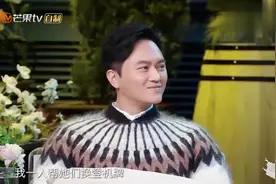买超弯下腰让张嘉倪亲吻他的脸颊，回首亲到她嘴唇上，一脸宠溺！视频封面