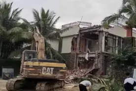 超震撼拆违现场！海口龙华区拆除违法建筑24宗视频封面