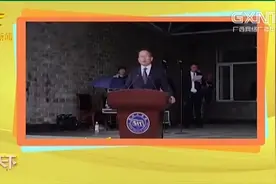 由于天降大雨，这位校长只讲了4句话，却没想到最短开学致辞火了视频封面