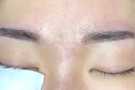 女子长得不咋样但爱美，做个纹眼线后，眼睛瞬间好了很多