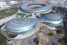 曲靖最有标志性的建筑，曲靖体育馆，总建筑面积20.9万平方米。视频封面