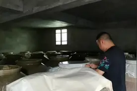坛装储存白酒怎样密封坛口才科学？视频封面