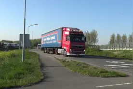 高速公路上的沃尔沃卡车，时速可以开到多少呢视频封面