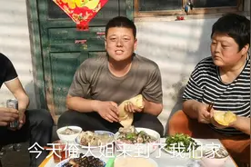 240斤的胖姐姐回娘家，老爹做了一桌子好菜来招待视频封面