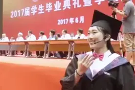 大学毕业典礼一首改编《成都》唱哭了全场