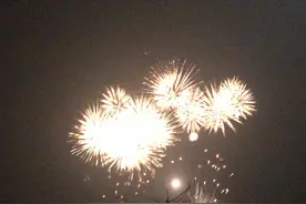 东京迪斯尼旁的烟花大会，太漂亮吧视频封面