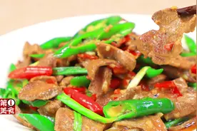 爆炒猪肝鲜嫩不老，厨师长原来有窍门，不仅仅是20秒快速出锅