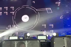 青岛凤凰音乐节 为华晨宇而来 现场歌迷互动，嗨到爆！视频封面