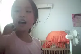 这个小女孩 第一 带了她的妹妹第一次拍视频 希望大家给他点赞视频封面